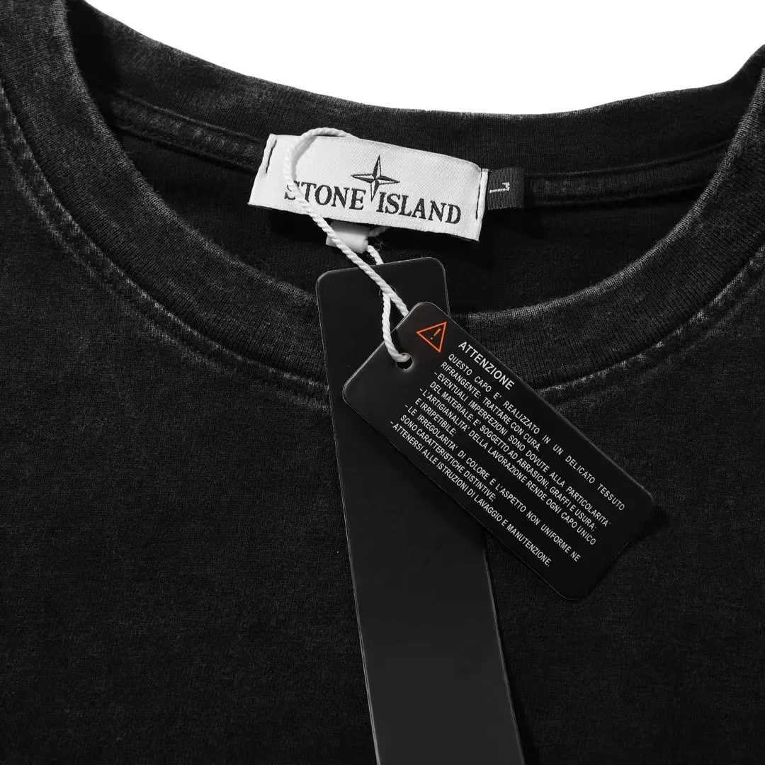 W902#P160💰 Stone Island 22ss Stone Island classic logo armband, heavy washed long sleeves, versatile couple style bottoming round neck sweatshirt! Simple armband design, customized 1*1 thread (fine texture), 300g double yarn fabric, very good quality, foreign trade craftsmanship, respect the original version! The cuff threads are all original bartacks! The time-consuming and material consumption distinguishes the ordinary version on the market! Tops worn by celebrities from all walks of life on INS, can be matched with couple styles! Color: washed black with purple label, green label Size: M-XXL